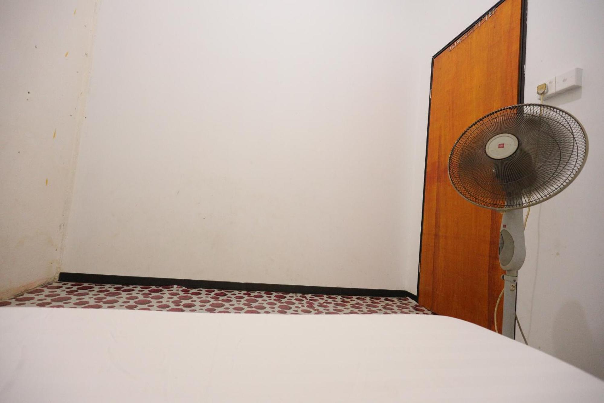 Spot On 93445 Alfafa Scorpionearnagoya Hill Shopping Mall Hotel Batam